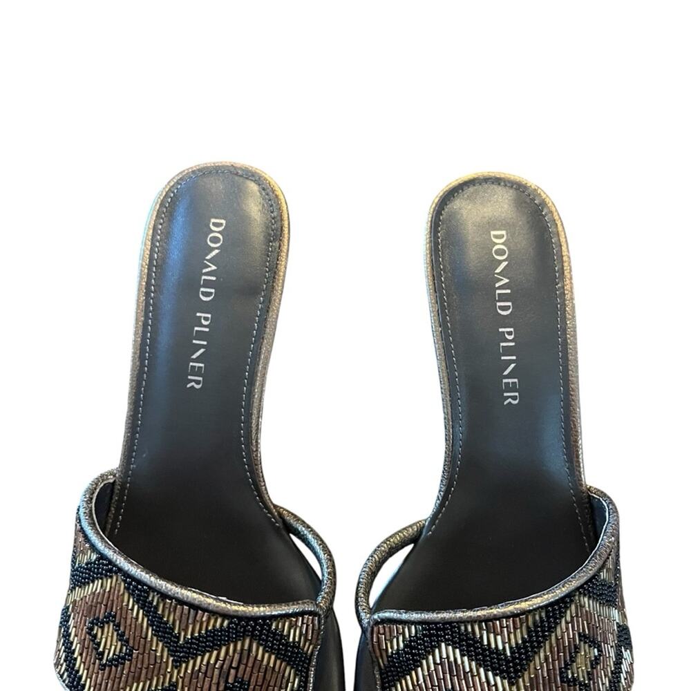 Donald J Pliner Vimms Beaded Slip On Sleek Elegant Heels Toe Post NEW Size 8.5 - Picture 5 of 13
